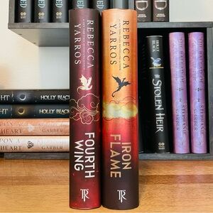 FOURTH WING Exclusive Holiday Edition +  IRON FLAME - First Edition